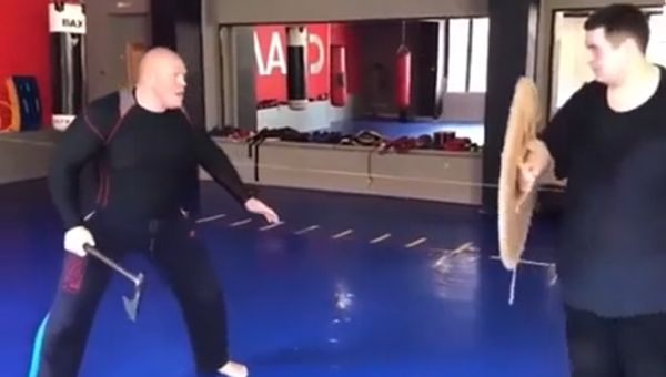 Острым оружием махать на всяких реконструкциях...