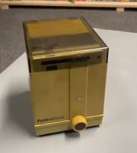 Ретро коробка для иконок сохранения