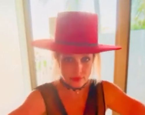 А Бритни Спирс все танцует!