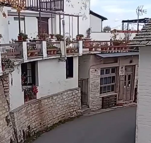 Он здесь всегда так поворачивает⁠⁠