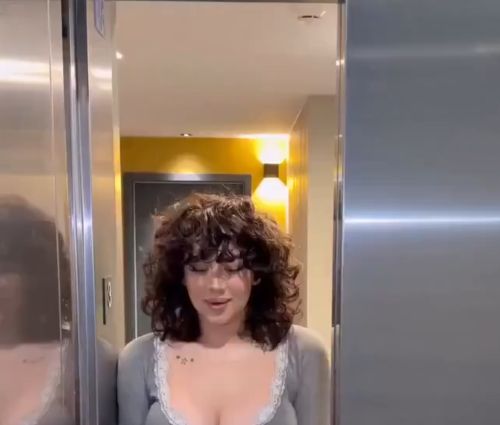 Едешь себе такой в лифте...