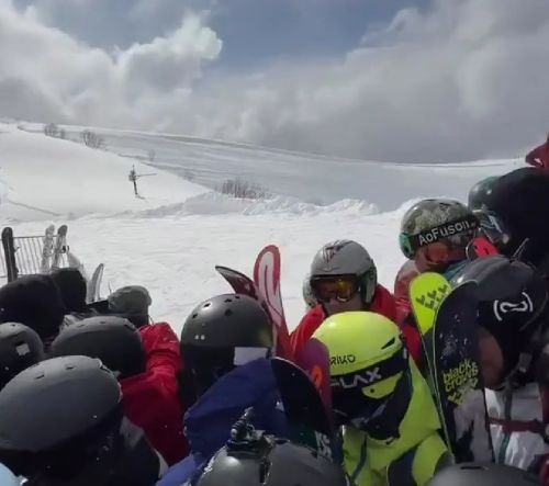 Пингвины так и греются: «Несите меня!»: в сети показали, что происходит на «Розе Хутор» в новогодние праздники