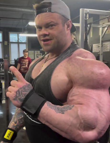 150 кг массы от перспективного российского бодибилдера Сергея Данилова