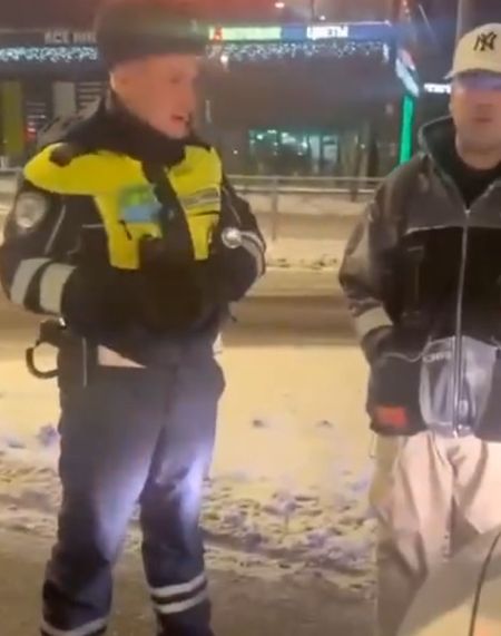 В Питере гаишники с помощью новогодней хлопушки поздравили первого в этом году пьяного водителя с лишением прав