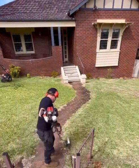 Откопал брусчатку⁠⁠