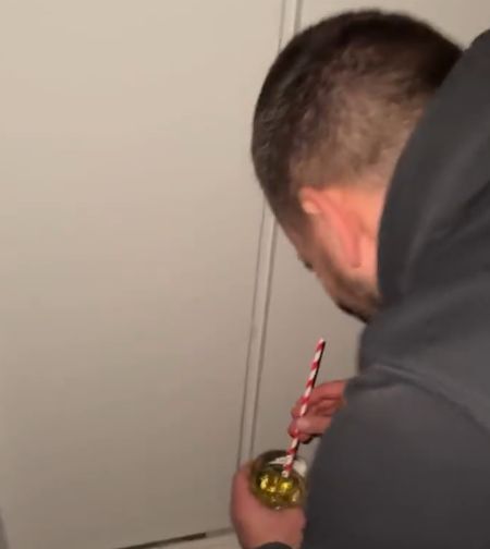 Застряла в лифте