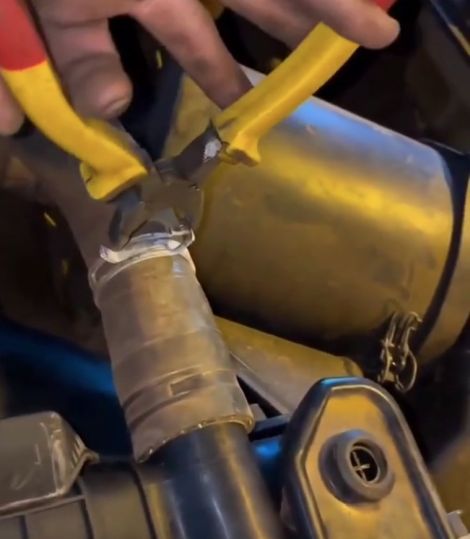 Годный лайфхак с плоскогубцами