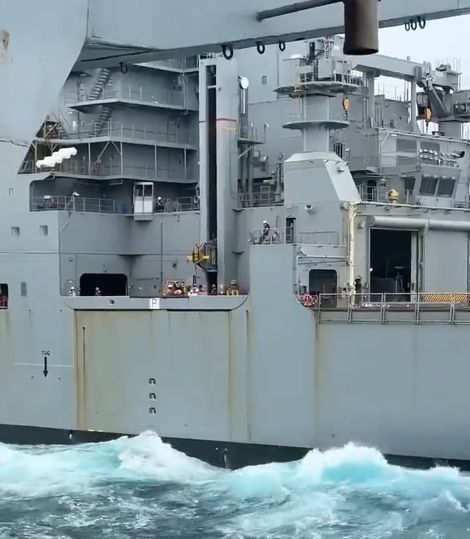 Снабжение авианосца