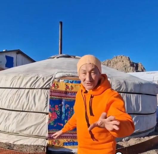 Что внутри монгольской юрты?