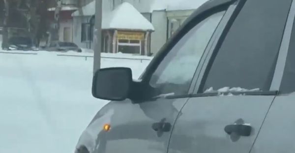 Женщина наводит порчу