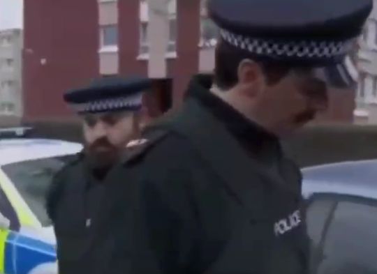 Моя полиция меня стережет...⁠⁠