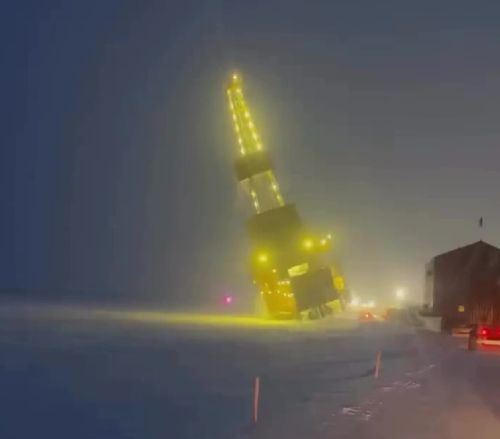 Не довезли нефтяную вышку