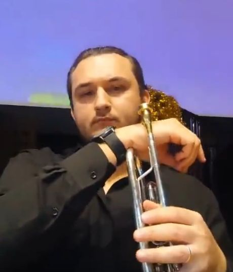 Трубач из российского оркестра показал, как выглядит его партия в одном из вальсов Чайковского