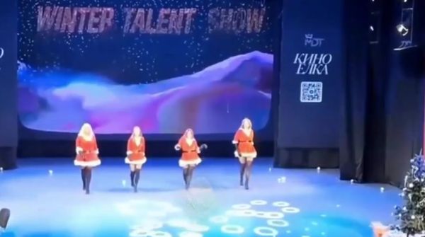 Снегурочки в мини-юбках выступили на детском празднике в Нижнем Тагиле