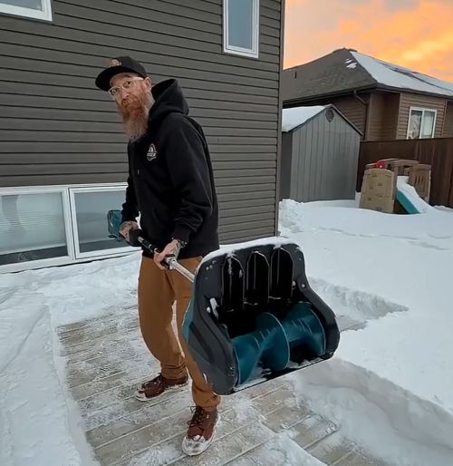 Какой лопаты сейчас не хватает московским водителям...⁠⁠