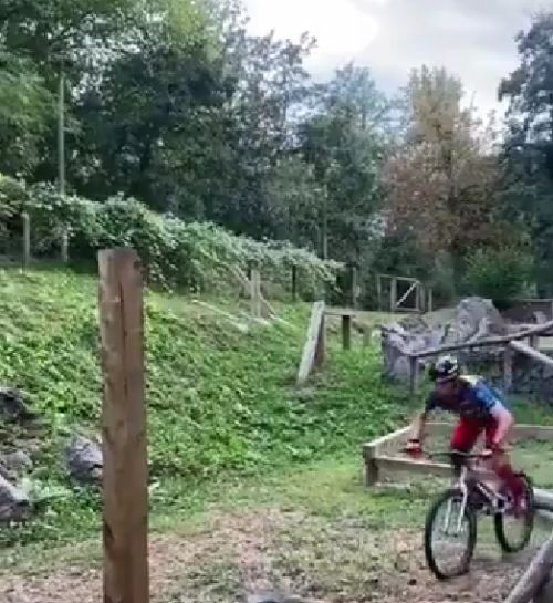 Велосипедный трюкач