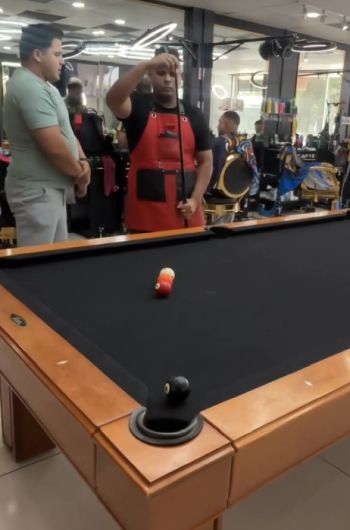 Переиграл и уничтожил.