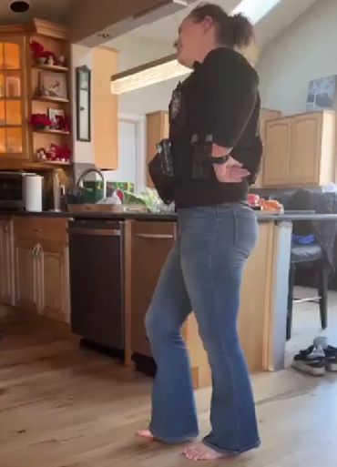 У пацана сестра устроилась охранником