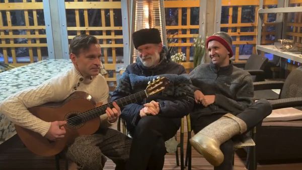 Добронравовы - А снег идет