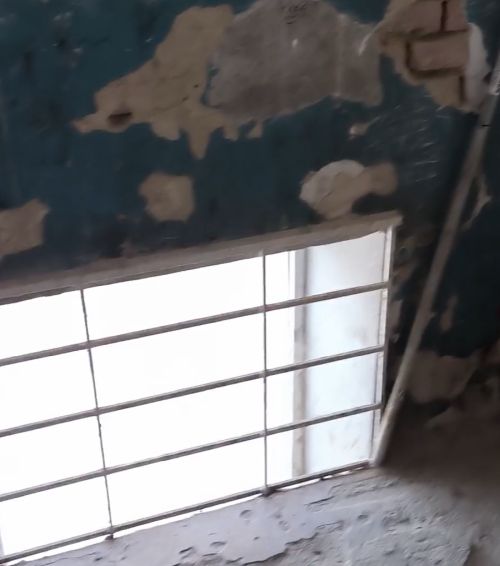 И даже тут листовки раскидали