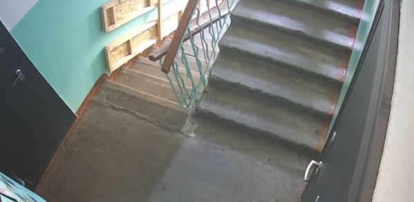 Курьер не только доставил заказ, но и украл дверной звонок)