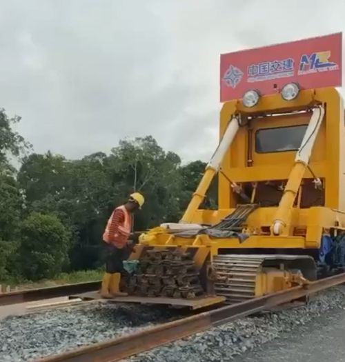 Китайская машина для укладки железнодорожных путей