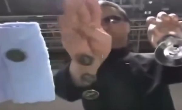 Сочетание ловкости рук и отвлекающих маневров без хитроумных приспособлений⁠⁠