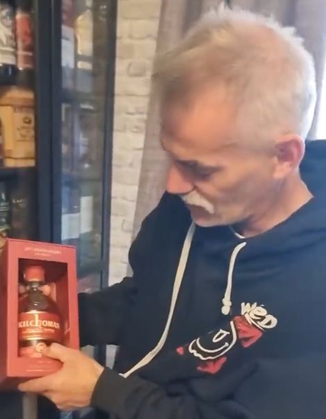 Неплохая выдержка у мужика