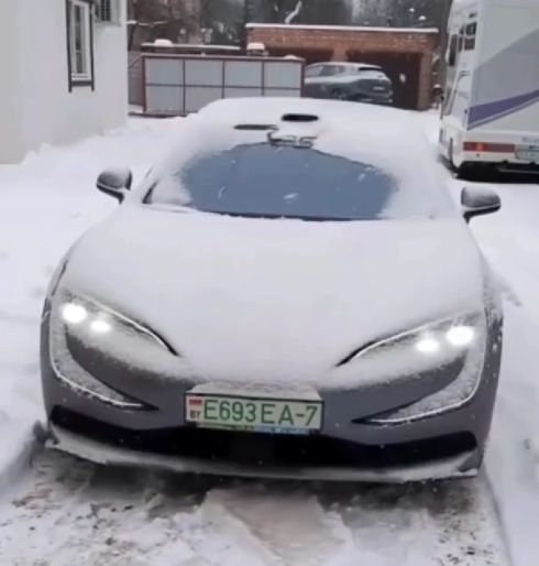 Тест системы очистки от снега электрокара Yangwang U7 в белорусских условиях