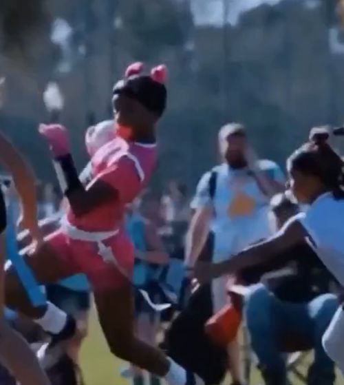 Молодая Пантера мастерски владеет контролем и техникой движения тела⁠⁠