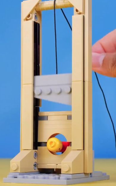 Гильотина из LEGO