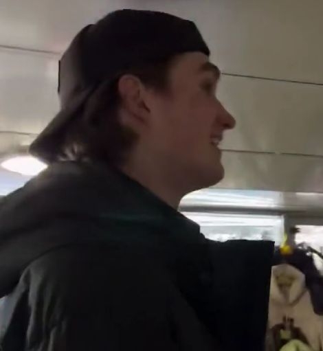 Жизнь великана в Москве: как парень ростом 205 см адаптируется к городской среде