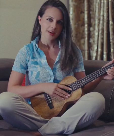 Песня друзей из мультфильма «Бременские музыканты» в исполнении канадской девушки