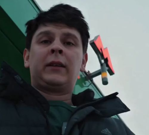 У москвича каждый день проверяют рюкзак в метро, хотя работники уже знают парня в лицо