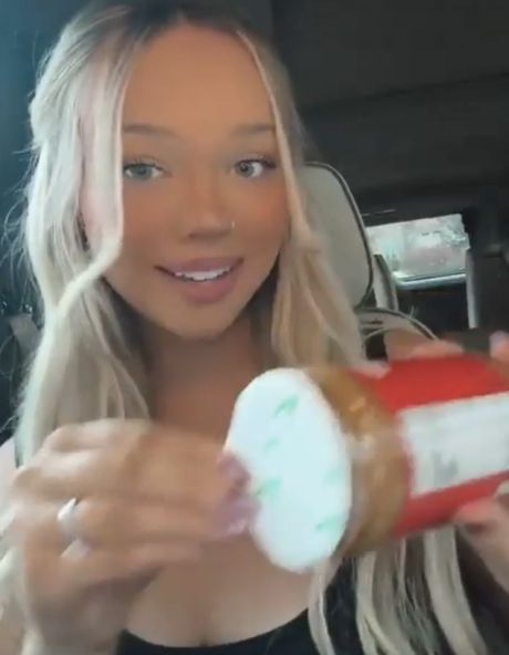 Чемпион по поеданию арахисового масла