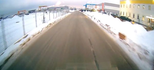 И выезжает такой довольный, что всё купил