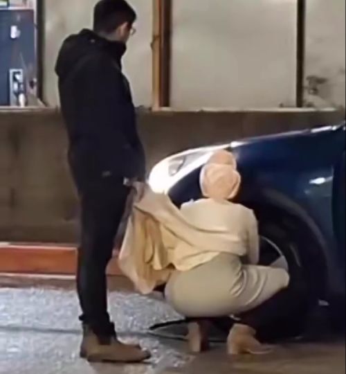 Настоящий джентльмен всегда протянет руку помощи