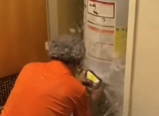 Когда наврал в резюме, но тебя все равно взяли на работу сантехником