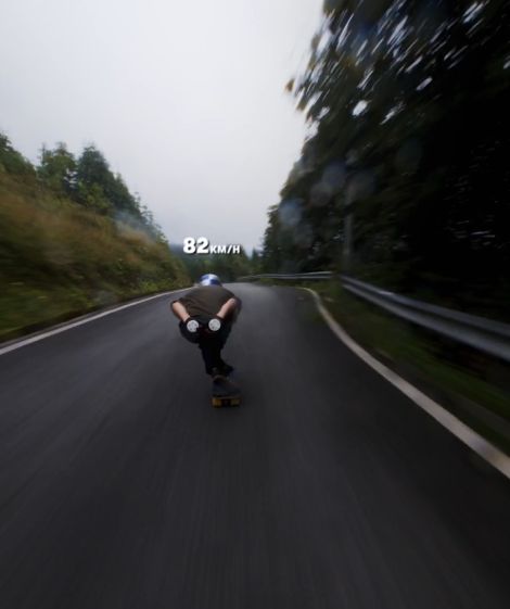 Поездка на скейте со скоростью 100 км/ч