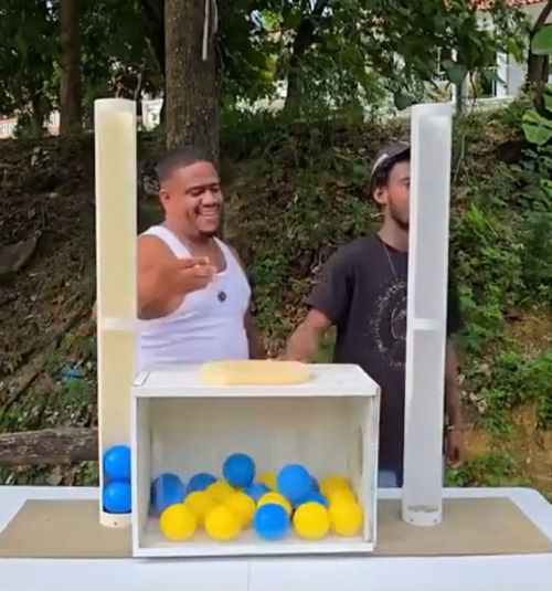 Смотрел как на иголках⁠⁠