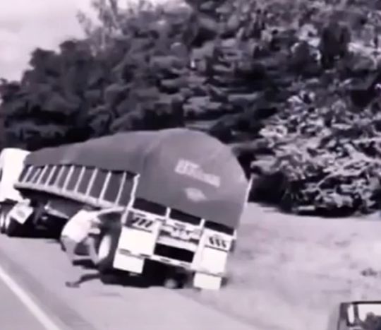 Да ты вообще не помогаешь!⁠⁠