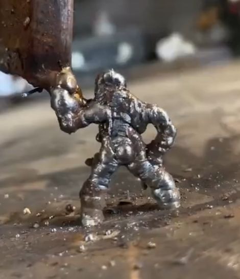 Стальной атлант⁠⁠