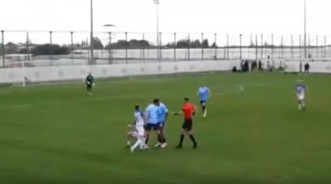 Массовая драка российских футболистов привела к досрочному завершению матча в Турции