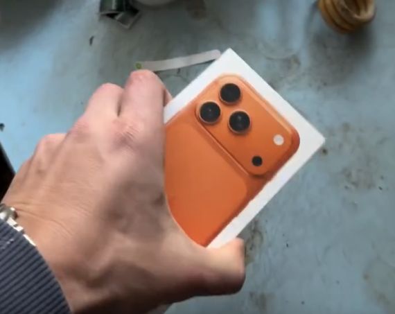 Эстетика распаковки iPhone 17 Pro