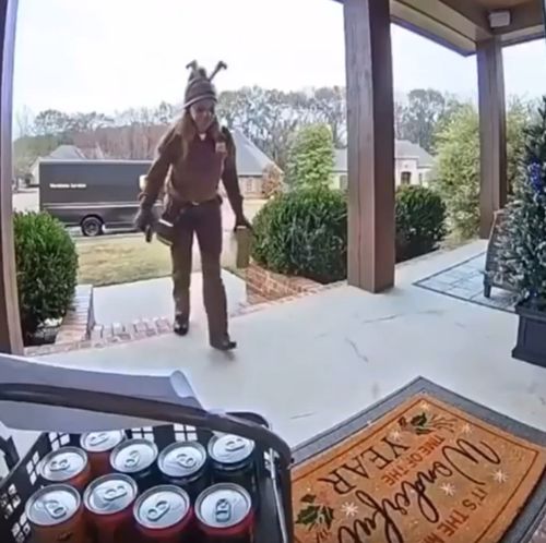 Напитки для курьера и ее реакция⁠⁠