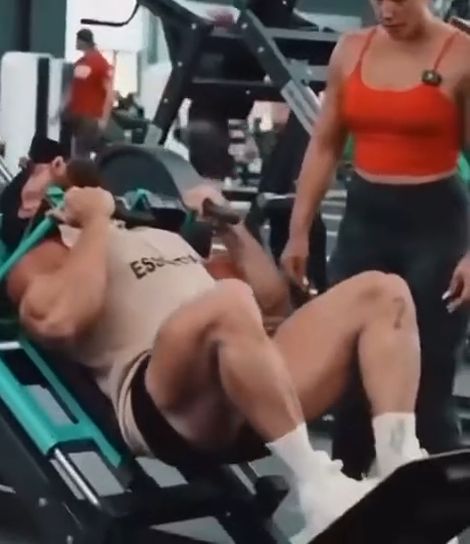 Нажала на кнопку⁠⁠