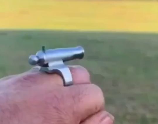 Перстень с реально стреляющей пушкой