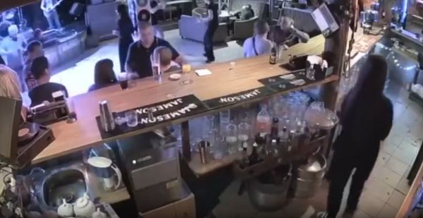 Ты зачем усы сбрил, дурик...