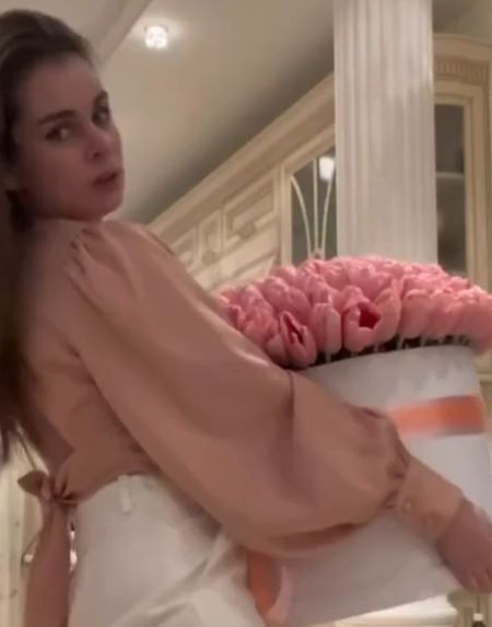 Житель Москвы через суд вернул деньги за подаренные девушке цветы после ее отказа от отношений