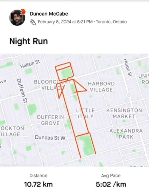 Мужчина пробежал 1105 километров за год, тщательно планируя маршруты, чтобы сформировать форму танцующей фигуры